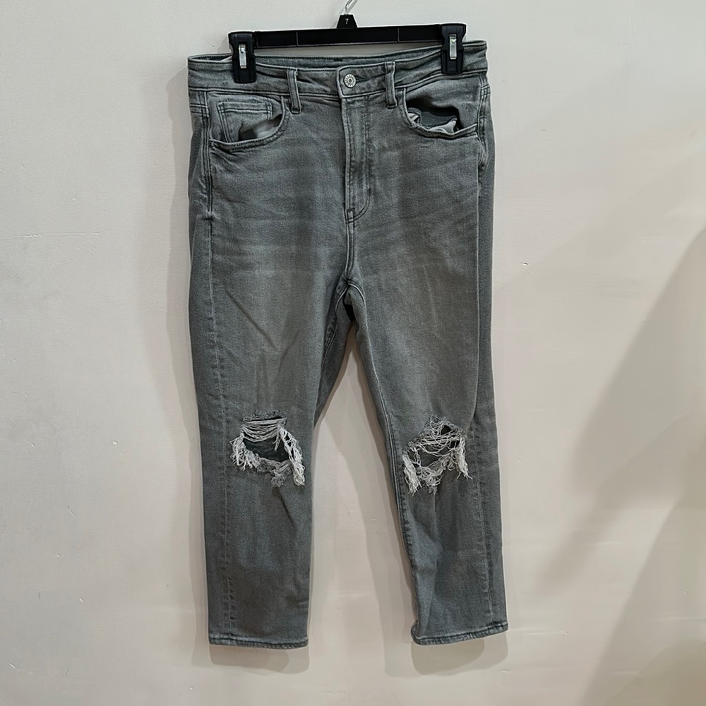 American Eagle Women’s Distressed Stretch Mom Jeans Gray Wash Size 6 x short